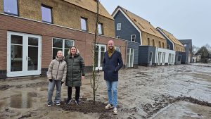 Gemeente deelt 100 bomen uit aan bewoners